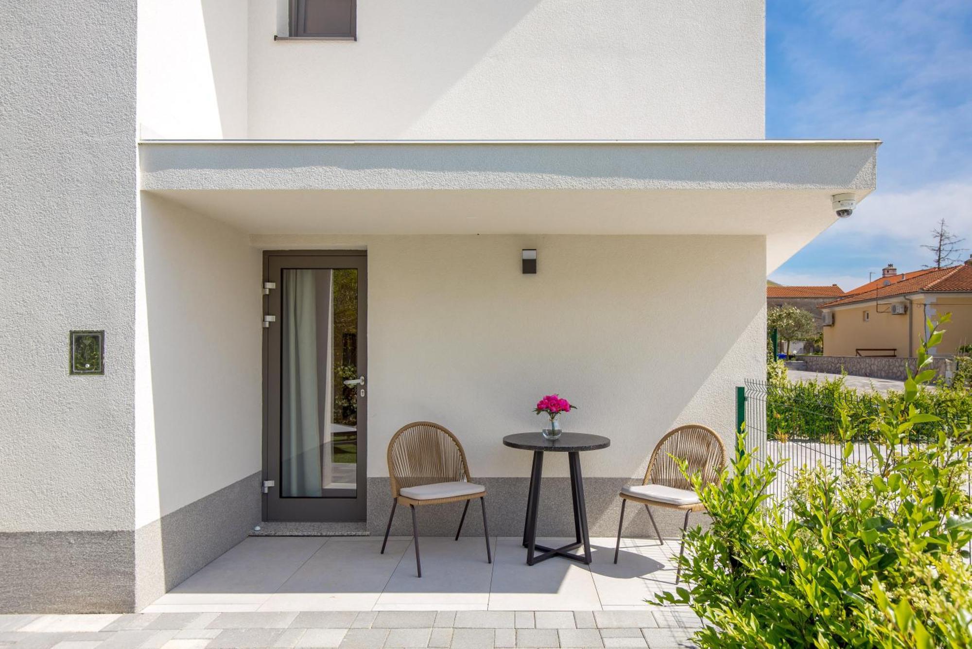 Apartmani Vila Mara M 1 Heated Pool Omišalj Exteriér fotografie